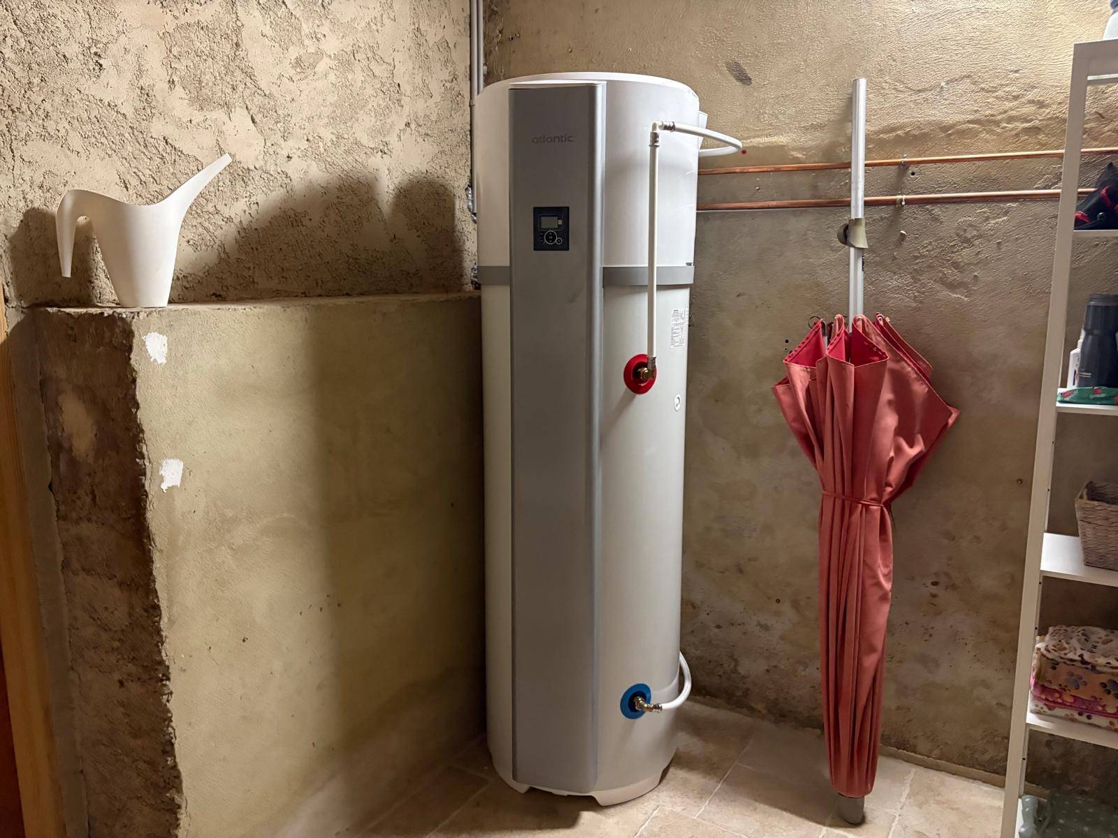 Installation de climatisation console réversible adaptée pour maison mansardée près de Carpentras et le Vaucluse