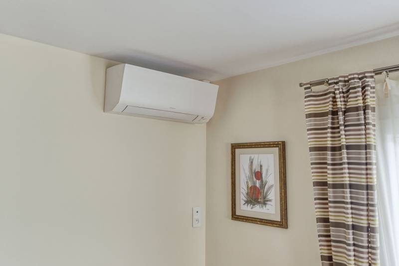 Tableau de contrôle connecté d’une climatisation Daikin dans une maison neuve à Apt, piloté par application