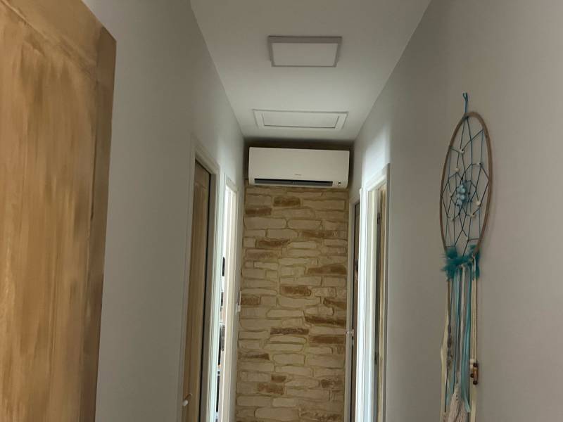 Pose de deux unités Daikin Inverter réversibles (3,5 kW et 4,2 kW) dans une maison à Monteux.