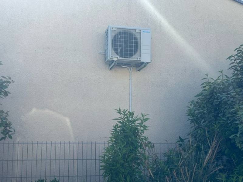 Installation climatisation Daikin Inverter réversible 3,5 kW et 4,2 kW à Monteux (84170)