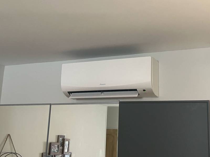 Climatiseur installé dans un salon de retraités à Apt (84)