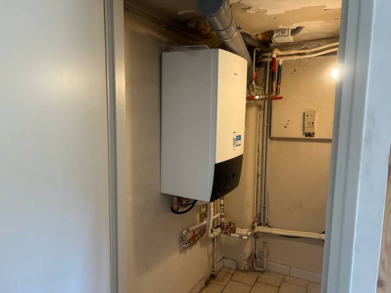 Installation pompe à chaleur air/eau 8 kW chauffage seul sur radiateurs alu à Nyons (26110)