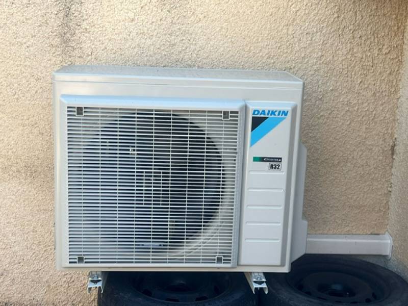 Installation d’une pompe à chaleur air/eau de 8 kW en monophasé sur radiateurs alu à Nyons.