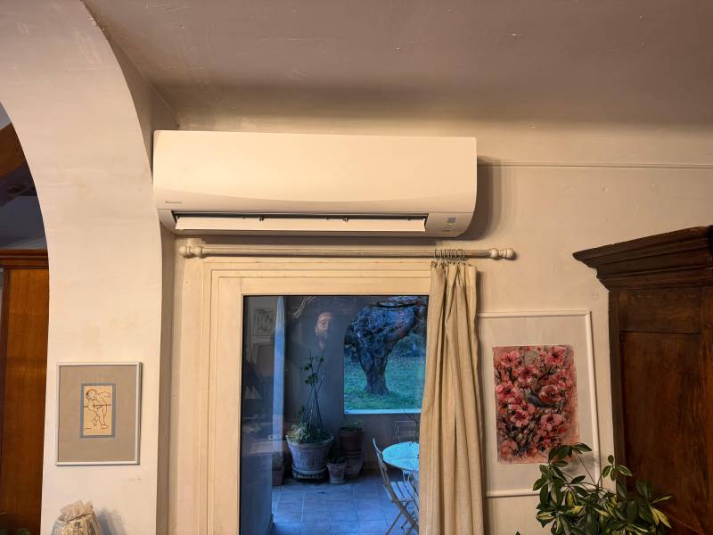 Installation d'un mono split daikin sensira 5kw vaison la romaine lunasol