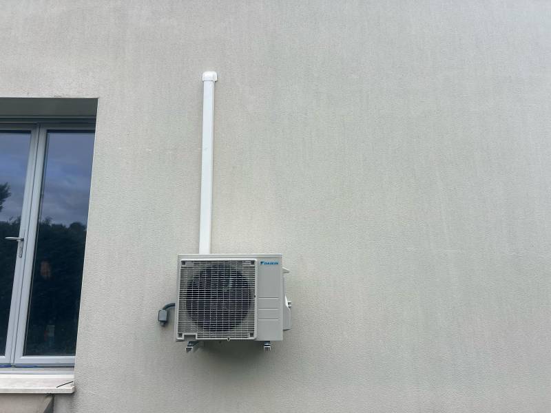 Installation de climatisation Daikin à Piolenc par Lunasol.