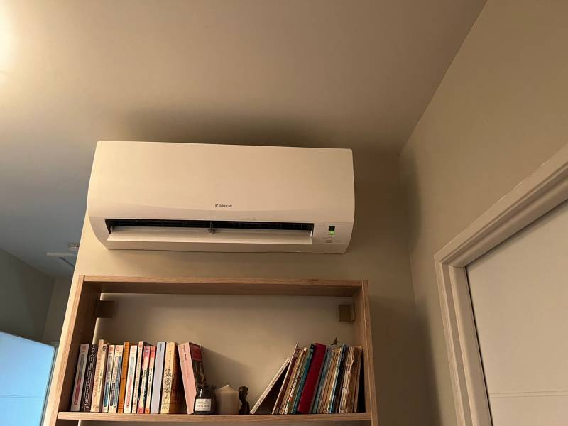 Climatisation Daikin 3,5 kW installée dans un couloir à Monteux par Lunapac, expert en confort thermique dans le Vaucluse
