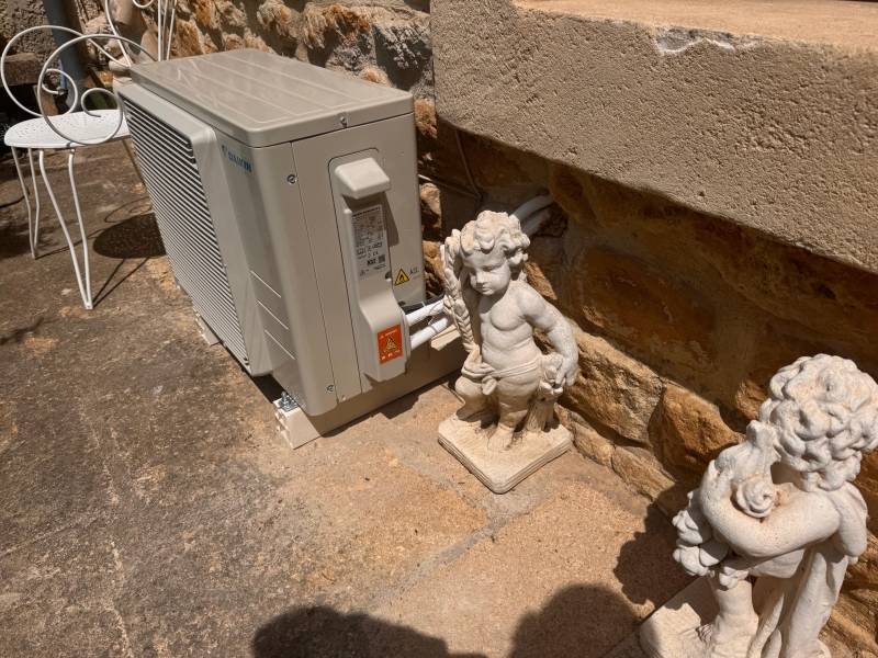 Installation climatisation Daikin 3500W modèle silencieux pour maison à Jonquières