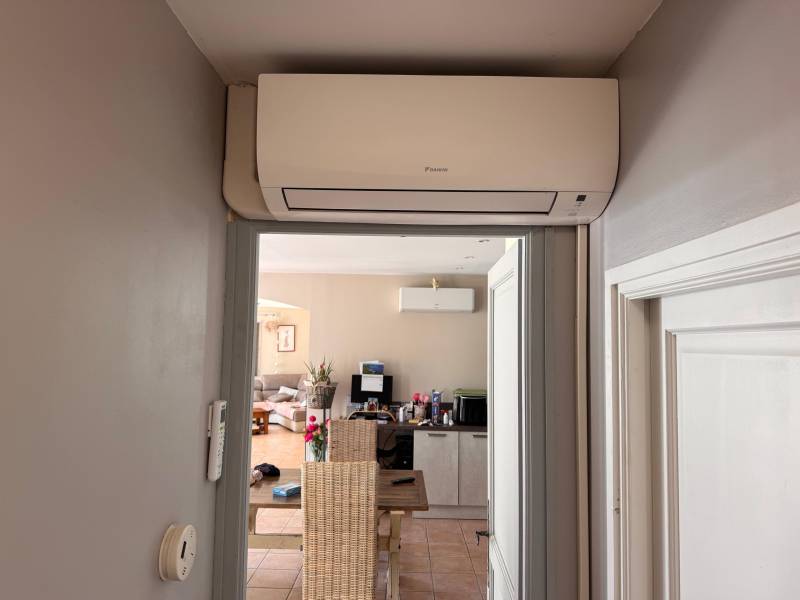 Pose d’une climatisation murale Daikin 3500W à Saint-Saturnin-lès-Avignon par Lunapac, solution idéale pour un confort thermique maîtrisé toute l’année