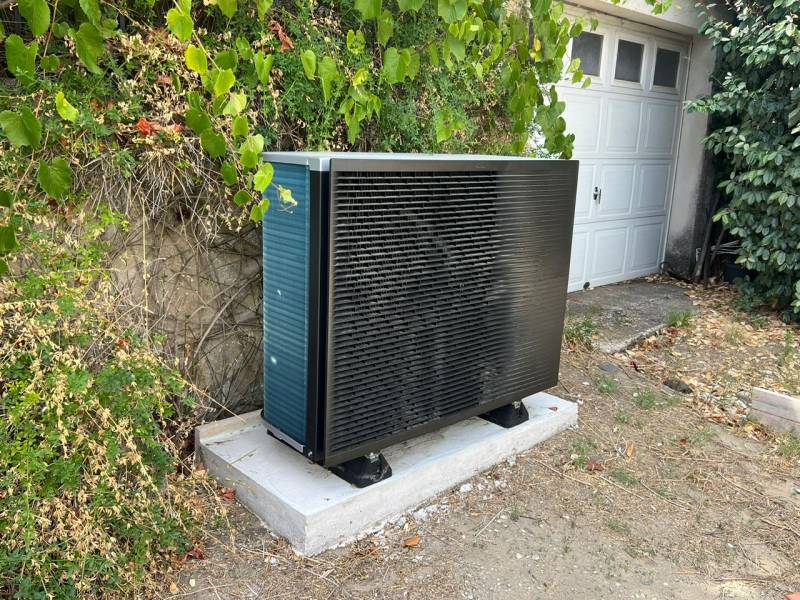 Installation pompe à chaleur air/eau pour remplacer une chaudière à gaz à Monteux