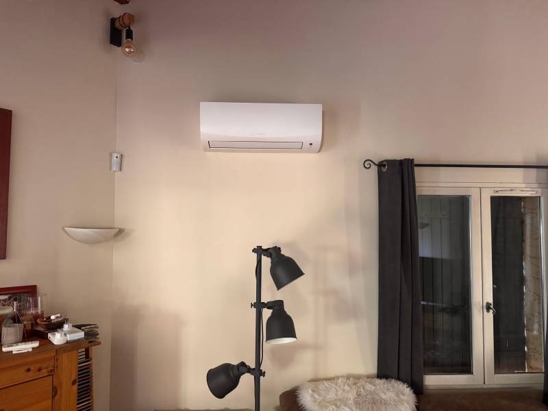 Installation d’une climatisation Daikin FTXF42E par Lunapac à Pernes-les-Fontaines, pour un confort optimal dans une maison individuelle