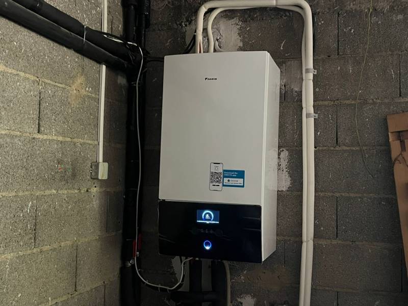 Installation pompe à chaleur air/eau pour remplacer une chaudière à gaz à Monteux