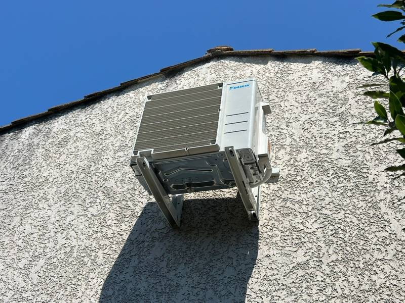 Installation climatisation 3,5 kW Daikin dans une maison individuelle à Sorgues