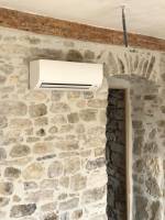 Clim réversible mural installé dans une maison près d’Avignon